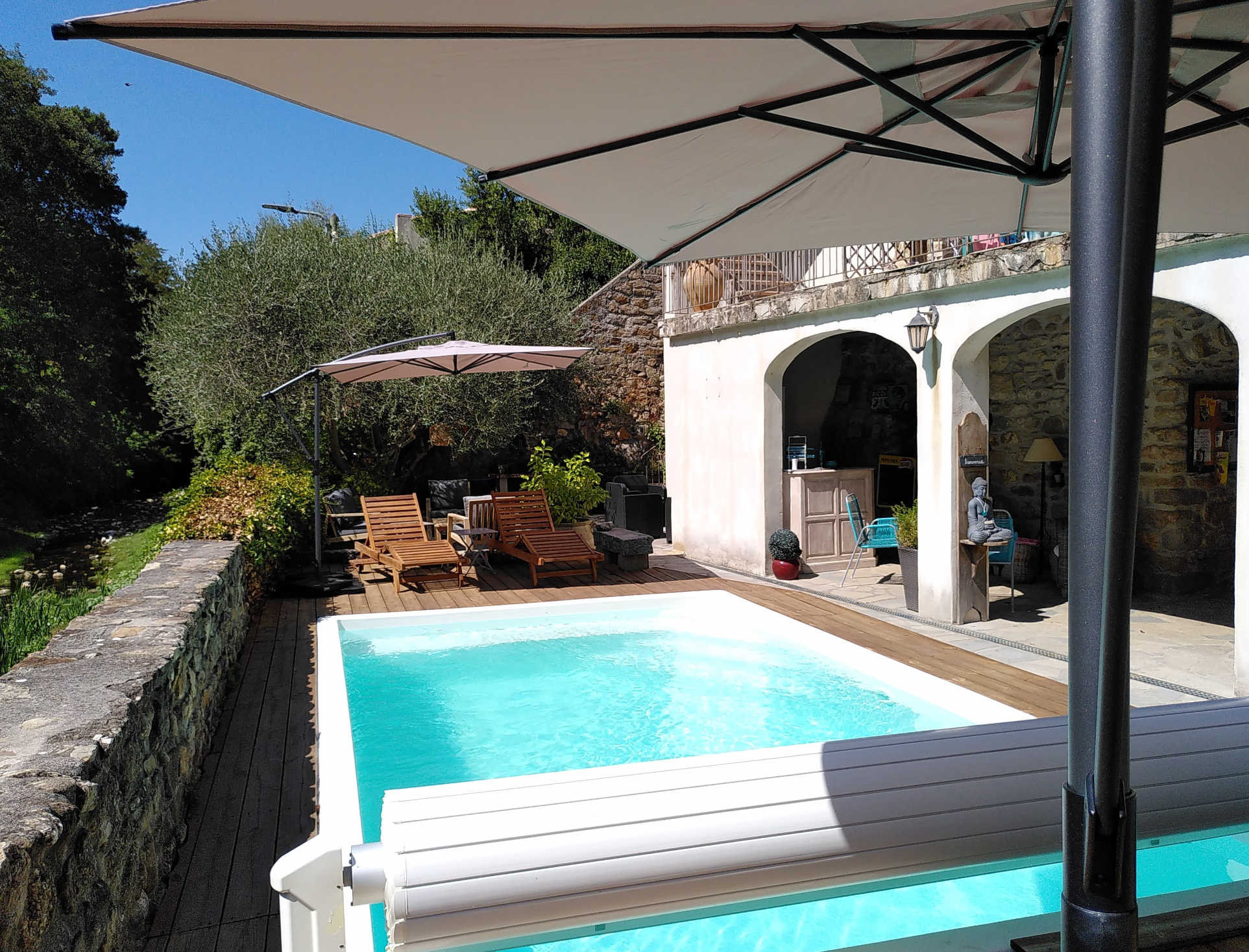 Les terrasses, gîtes en Cévennes - La piscine