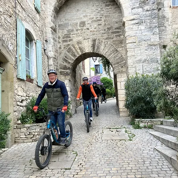 Avec Trott'in Gard dans Vézénobres