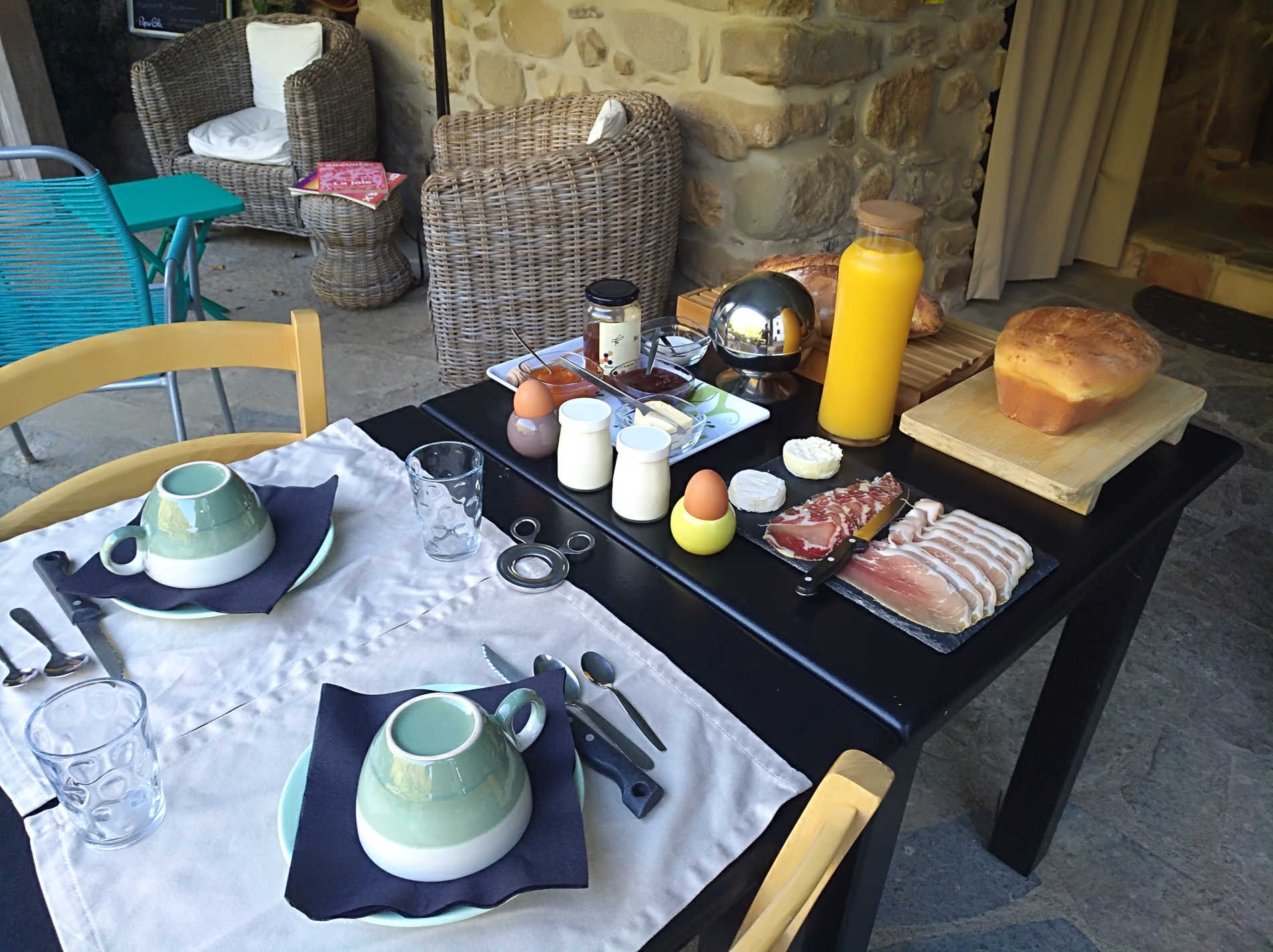 Les terrasses, gîtes en Cévennes - Petit-déjeuner cévenol