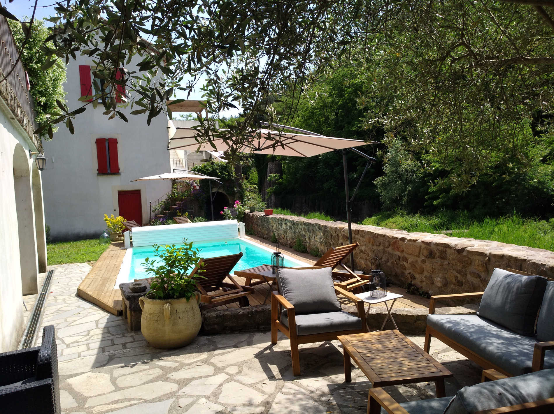 Les terrasses, gîtes en Cévennes - La piscine