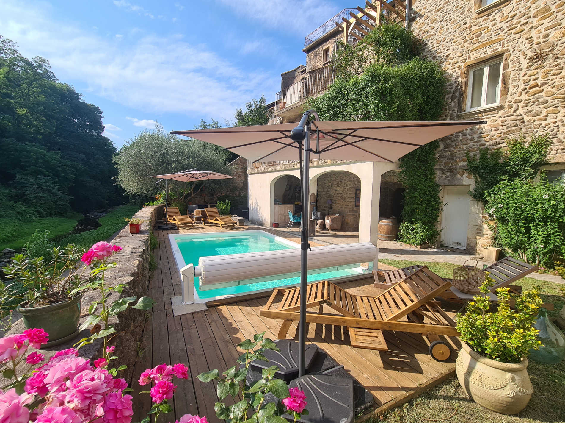 Les terrasses, gîtes en cévennes - La piscine