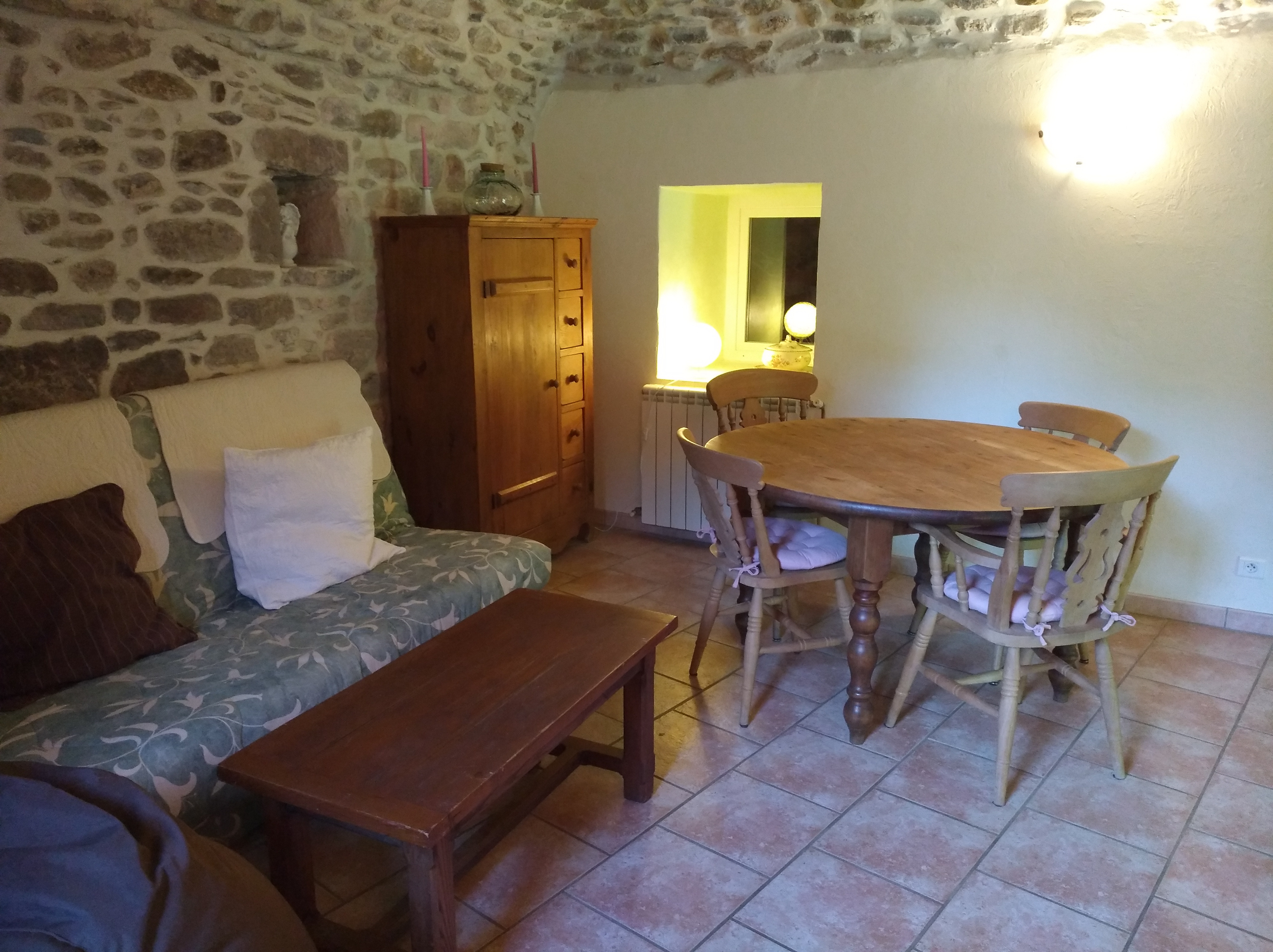 Les terrasses, gîtes en Cévennes, la piscine, La rose des sables
