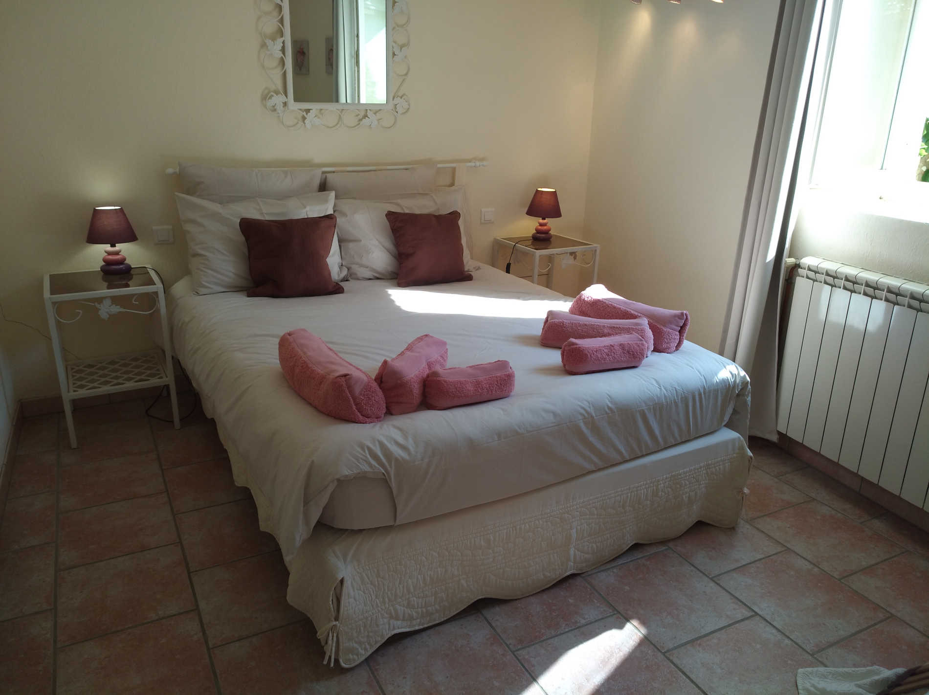 Les terrasses, gîtes en Cévennes - La rose des sables, chambre 1