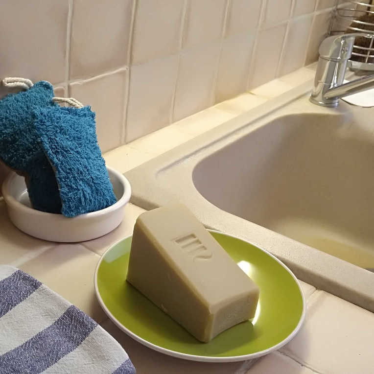 Les terrasses, gîtes en Cévennes – Notre savon de ménage solide et nos éponges lavables