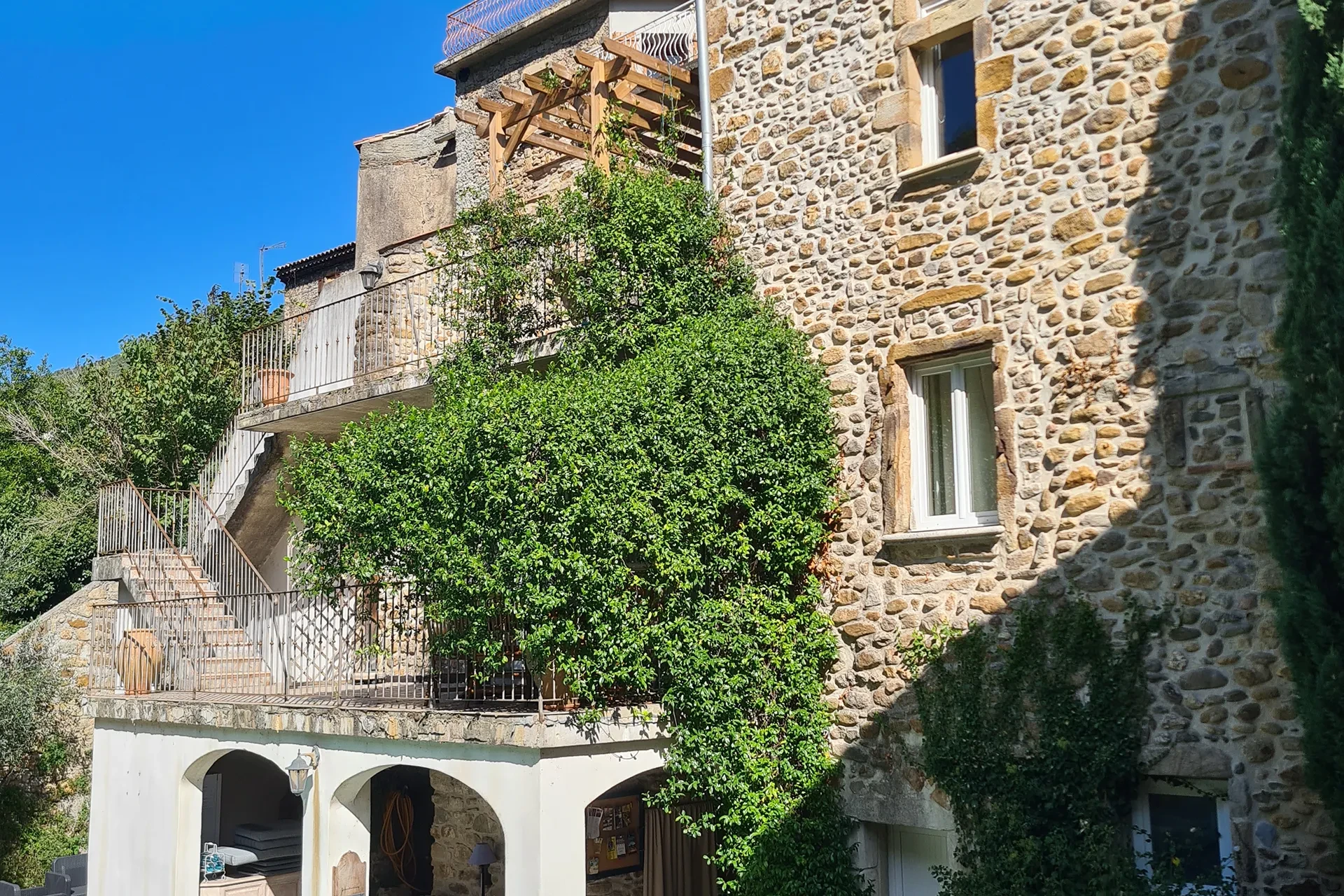 Extérieurs, Les terrasses, gîtes en Cévennes