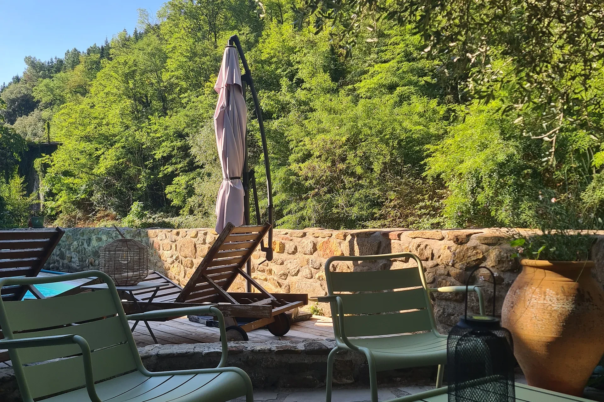 Extérieurs, Les terrasses, gîtes en Cévennes