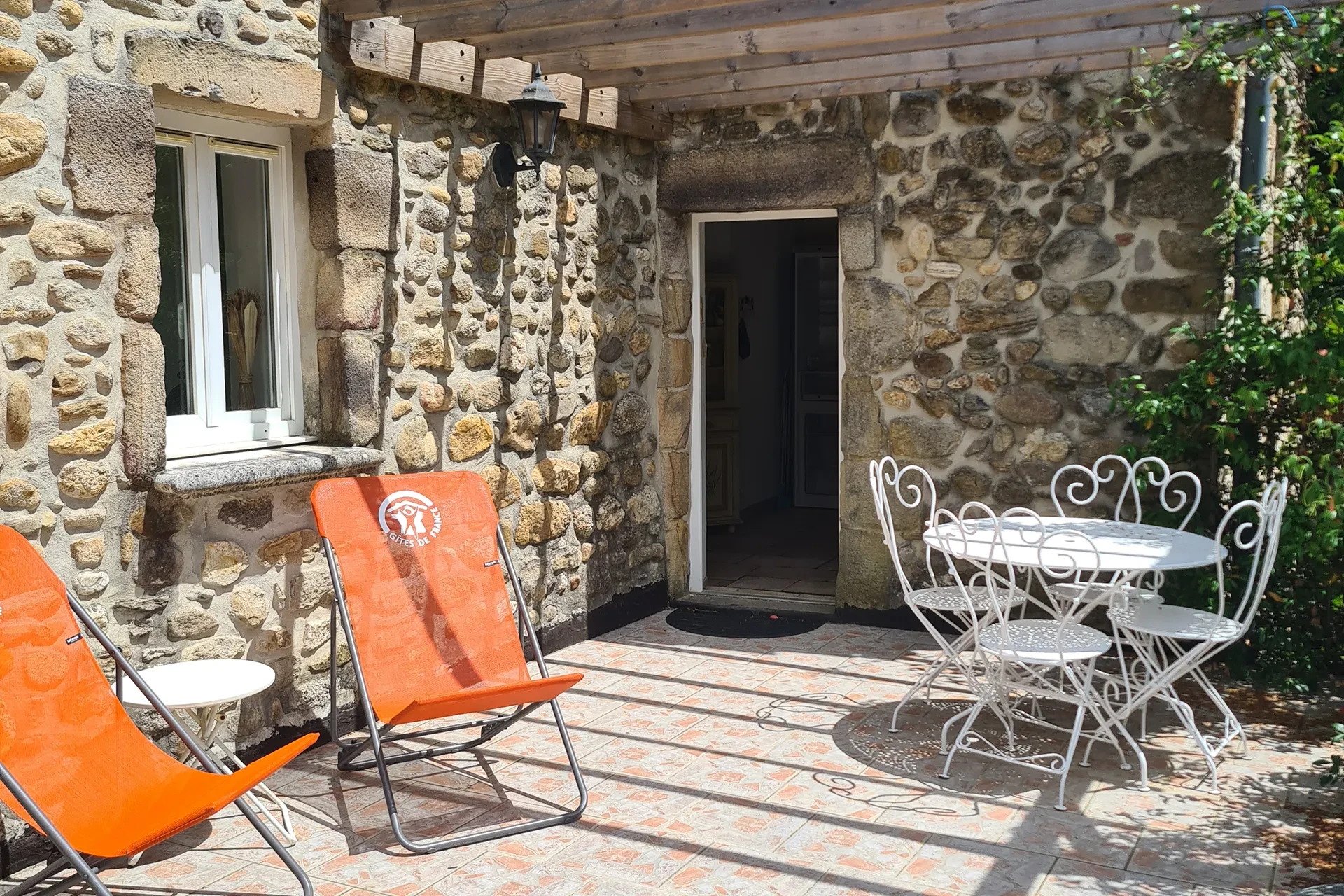 La terrasse, gîte Le soleil du sud 2 pers