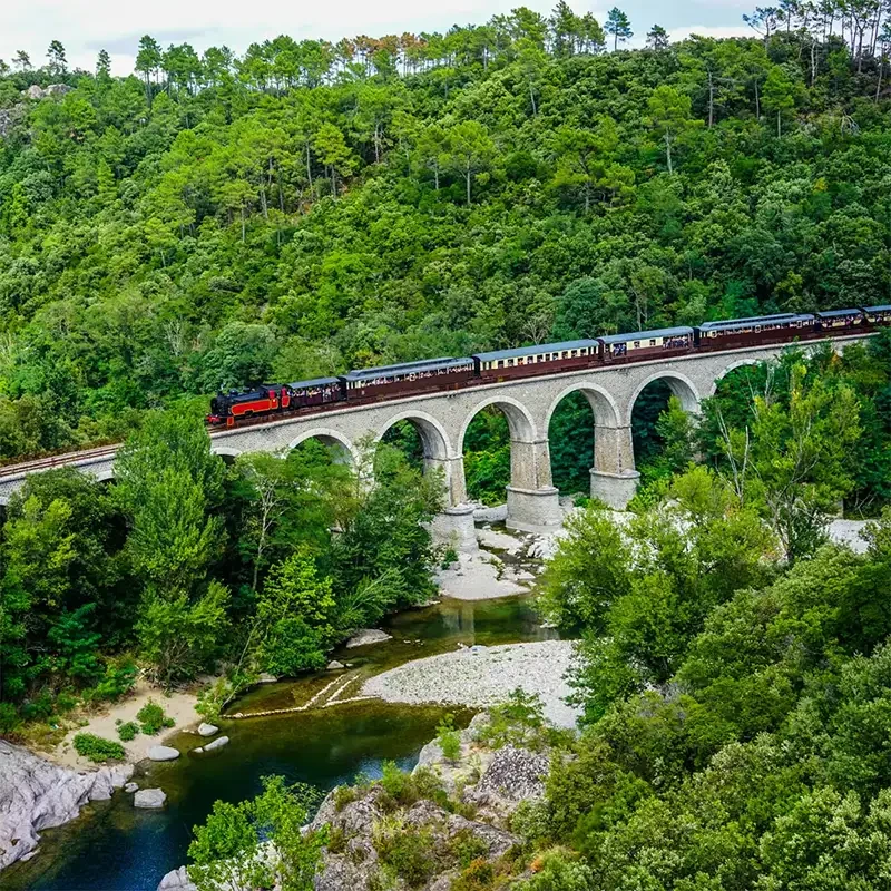Le train des Cévennes entre Anduze et Saint-Jean-du-Gard