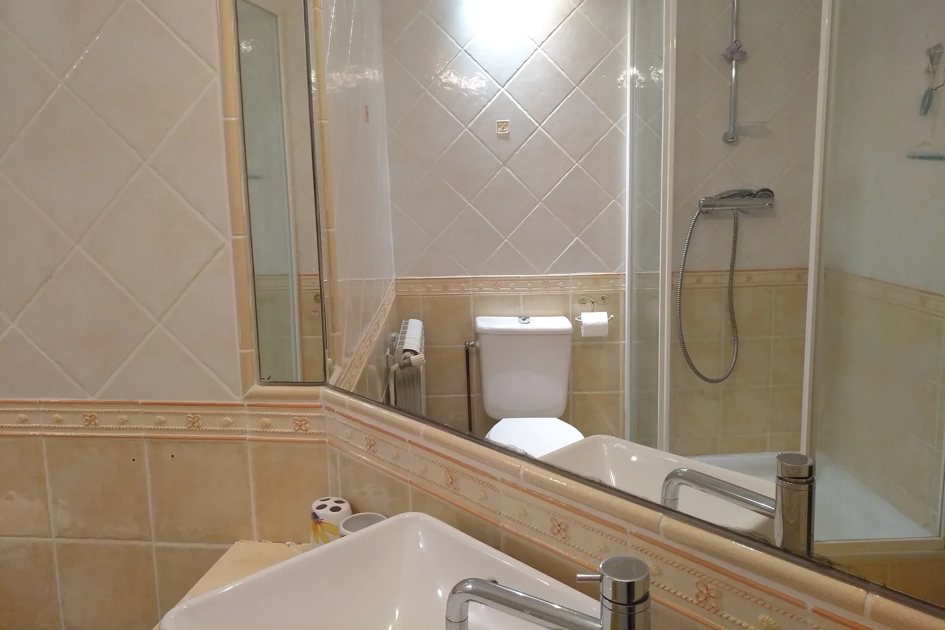 La salle de bain, gîte Le soleil du sud 2 pers