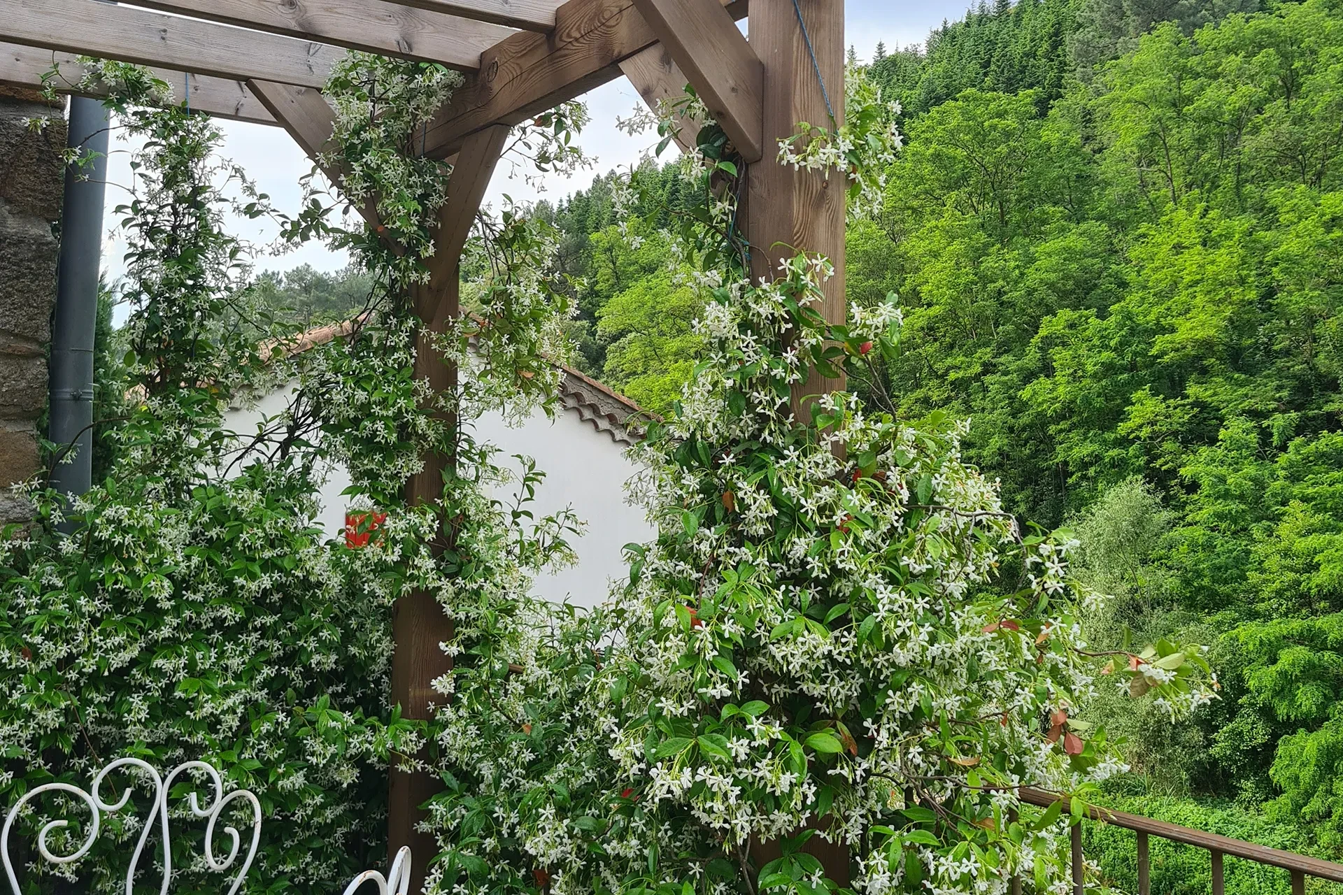 La terrasse, gîte Le soleil du sud 2 pers